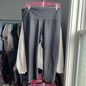 Old Navy PowerSoft High-Rise Capri-Length Leggings